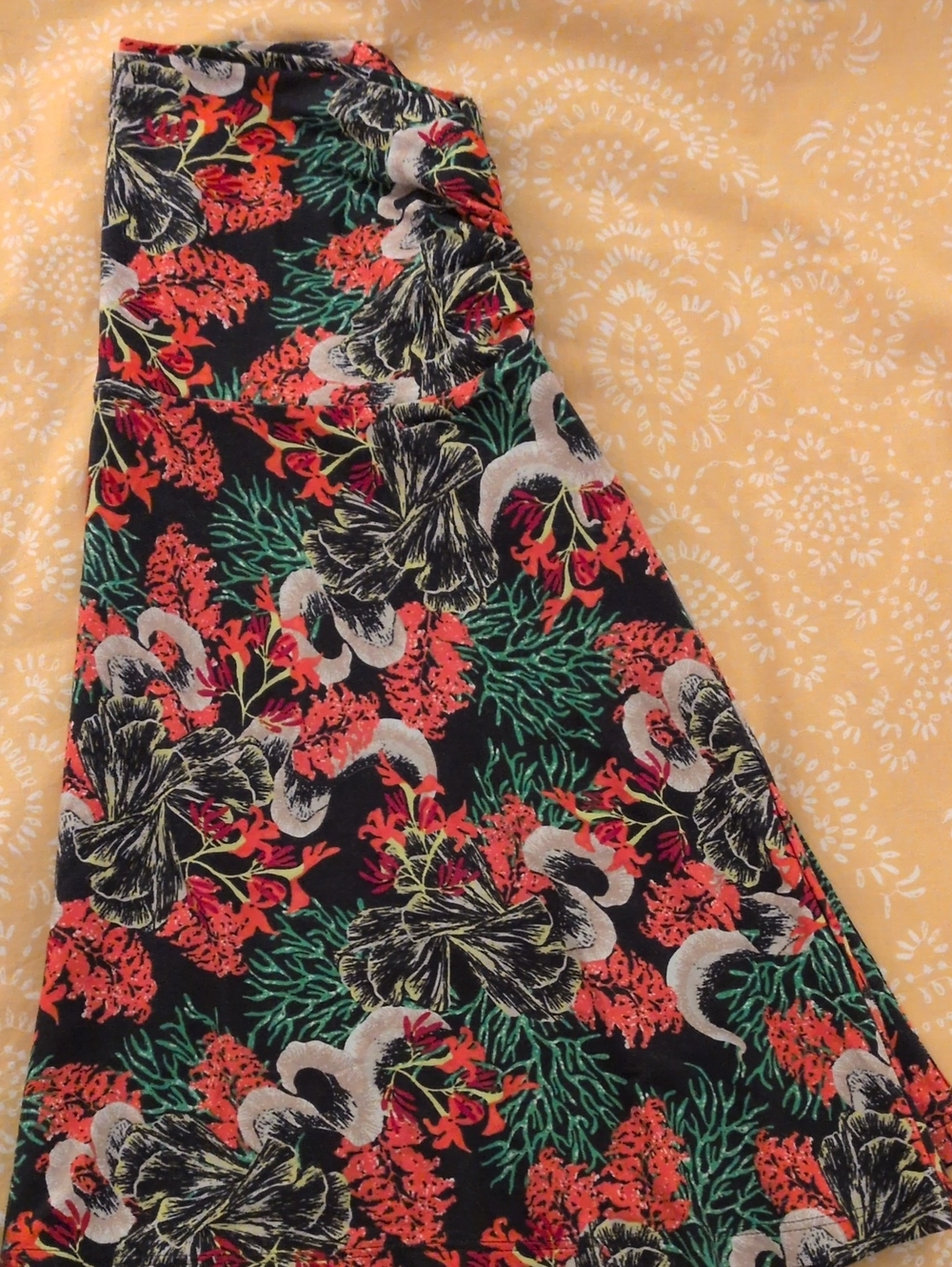 Patagonia Floral A-Line Women’s Skirt in Black with Red & Green, Cream Print